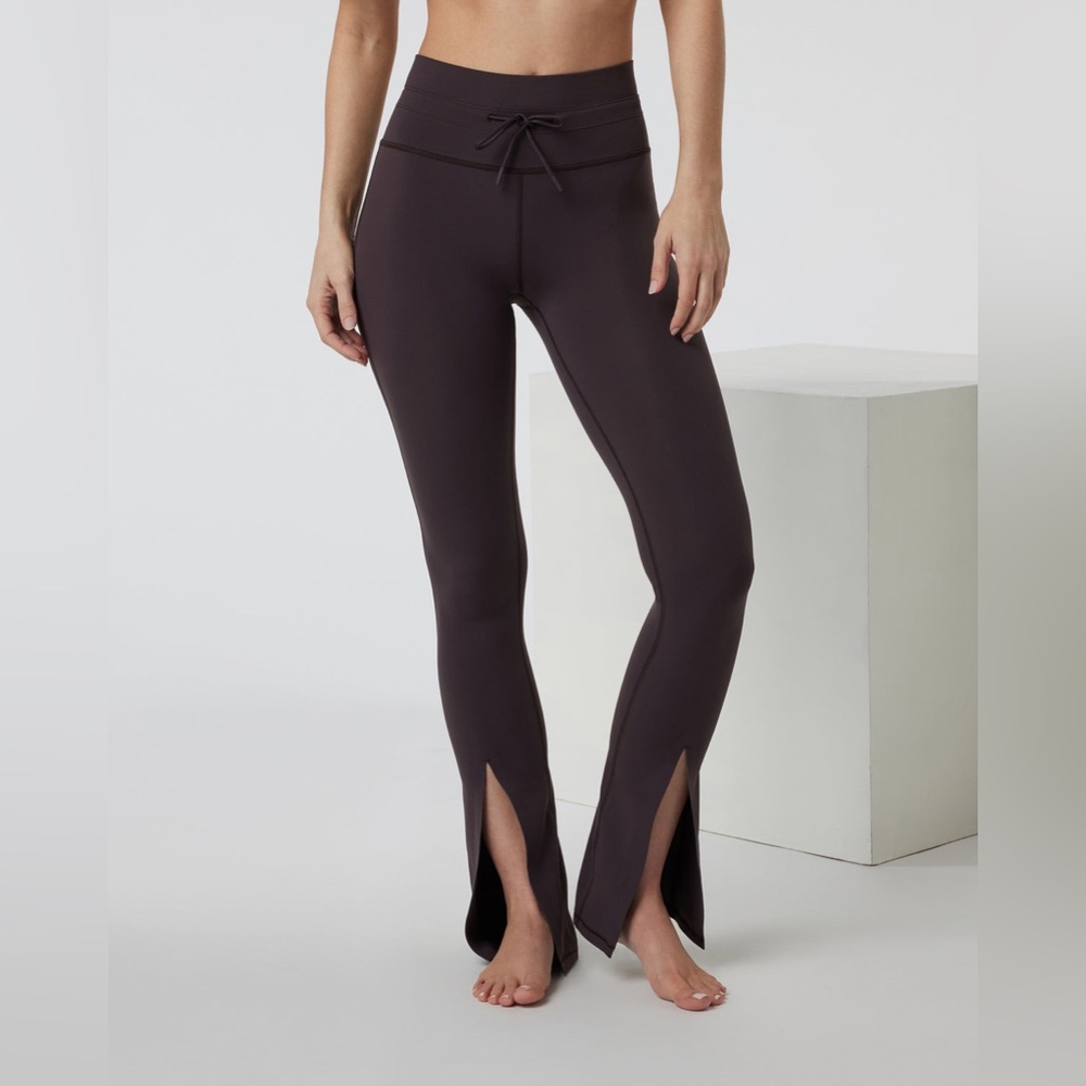 VUORI• Daily Split Flare Legging• Sangria Purple•Drawstring High Waist•BNWT•XL